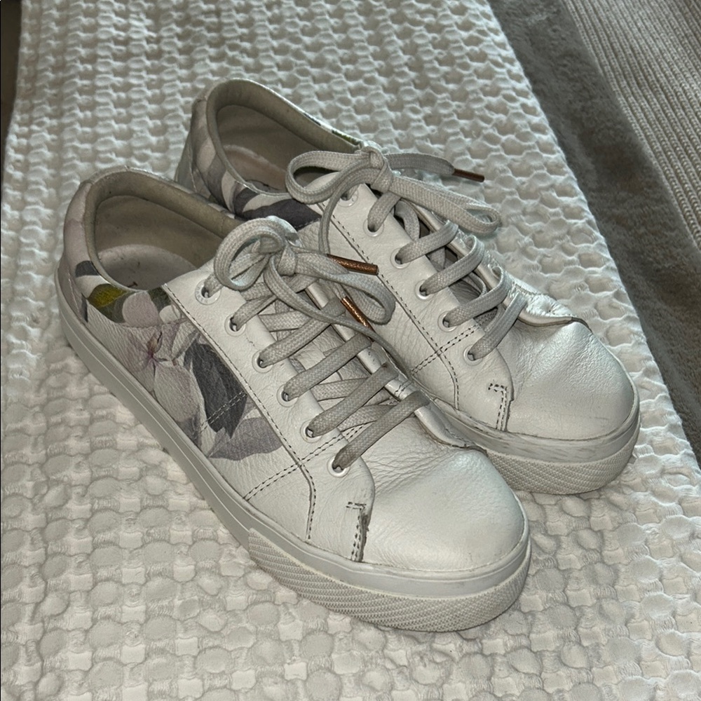 Ted Baker London White and Purple Sneakers
